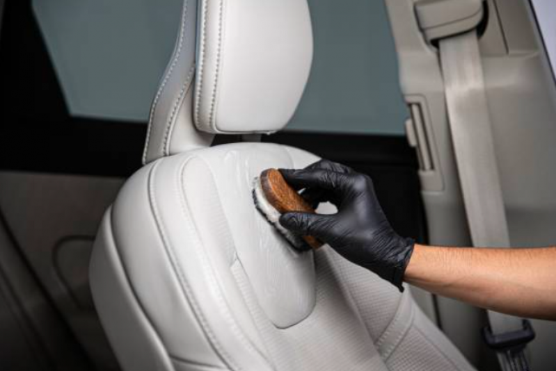 map[class:w-full h-auto object-cover transition-transform duration-1000 group-hover:scale-105 src:images/couro.png]